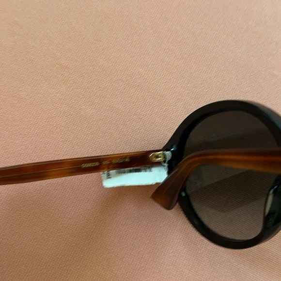New Gucci Sun Glasses. Brown With Black Frame. - Picture 8 of 12